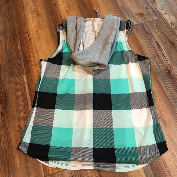 ♦️SOLD♦️Super cute shirt - Picture 3 of 5